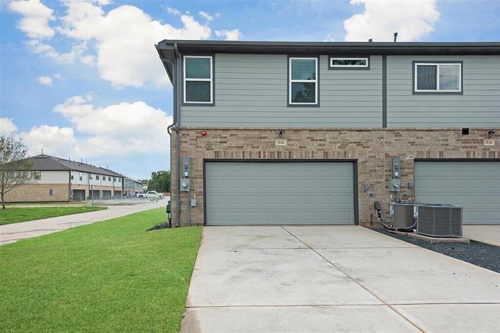 Building Photo - 2830 Scanlan Mdw