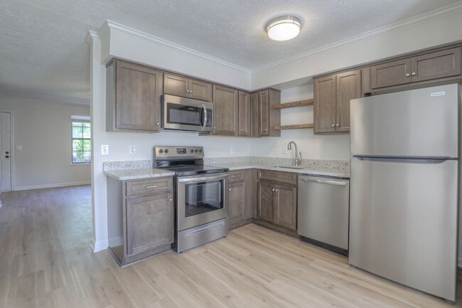 Building Photo - Renovated Home in Nashville near Nipper's Corner