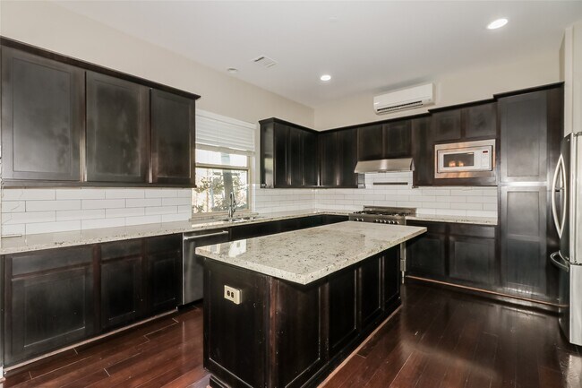 Building Photo - 4403 Eli St