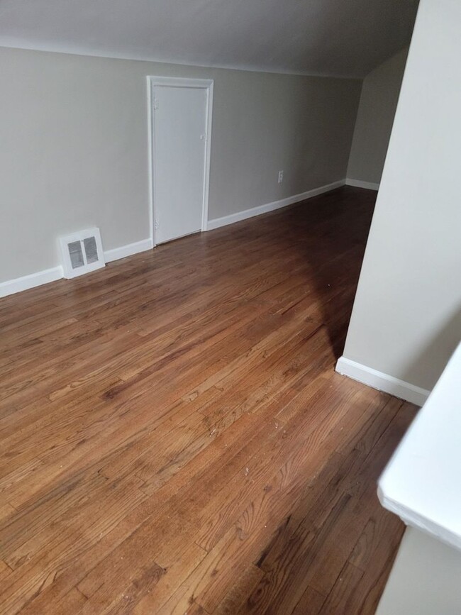Foto del edificio - Renovated 3-Bedroom Home – We Welcome Sect...