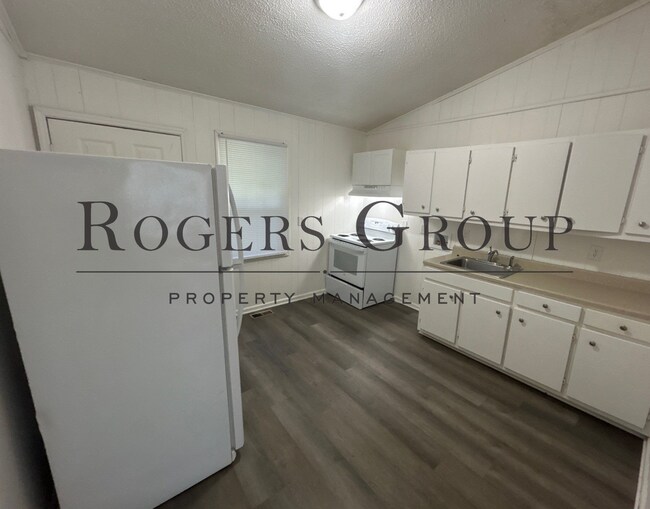 Foto del edificio - #450 - 100-102 Dent Ln Duplex