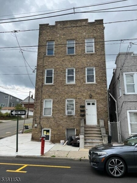 Foto del edificio - 344 Macarthur Ave, Unit 3