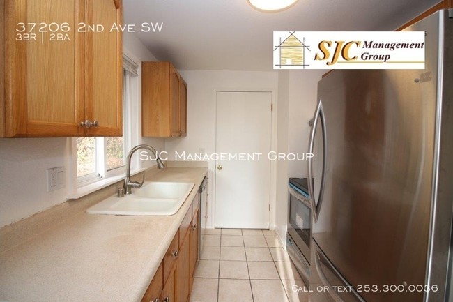 Building Photo - Three Bedroom Plus Finished Basement