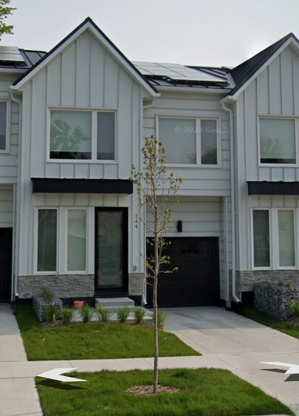 Primary Photo - 144 Athabaska Rd