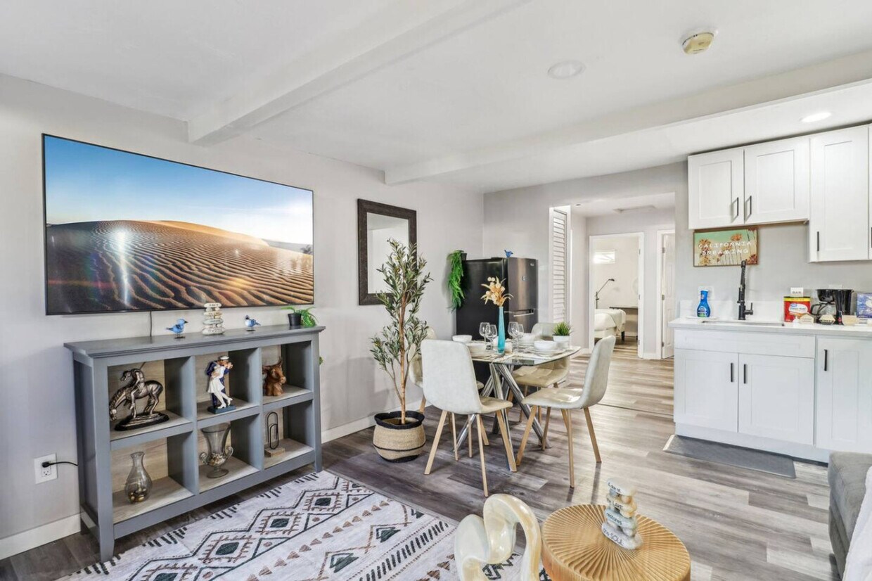 Foto principal - 609 Carlsbad St