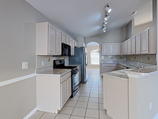 Building Photo - 214 Prince Charles Dr