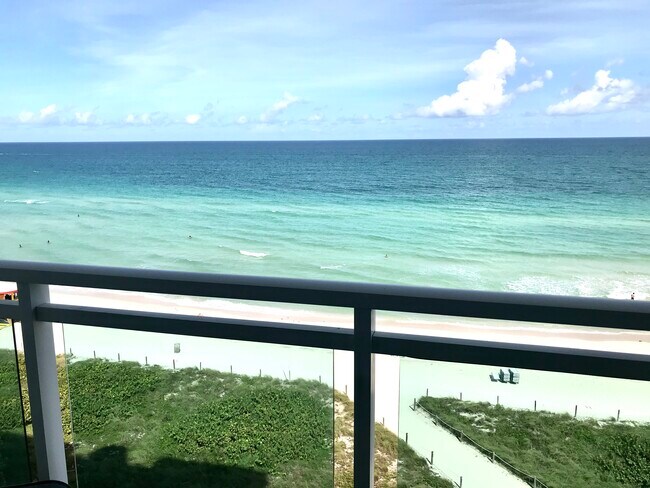 Foto del edificio - 6917 Collins Ave