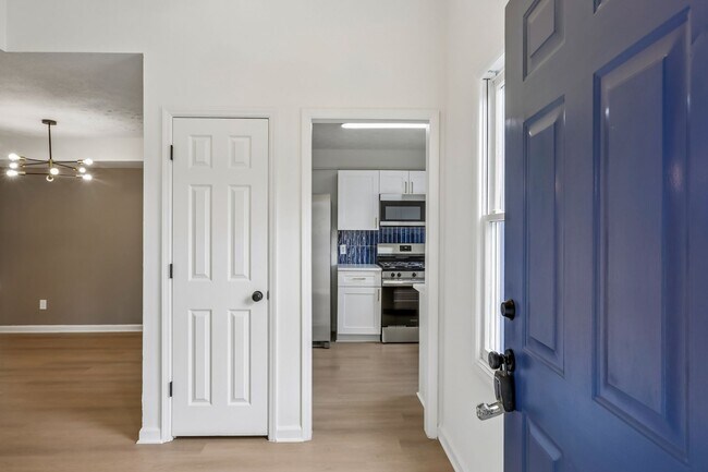 Foto del edificio - Bright and Gorgeous - Updated 3BR/2BA Townhome!