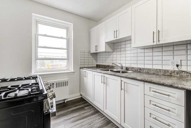 Building Photo - Beautifully Renovated 2 Bedroom on The Mountain Brow