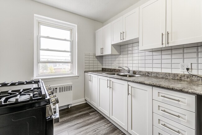 Photo du bâtiment - Beautifully Renovated 2 Bedroom on The Mountain Brow