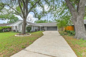 Building Photo - 1935 Woodvine Dr