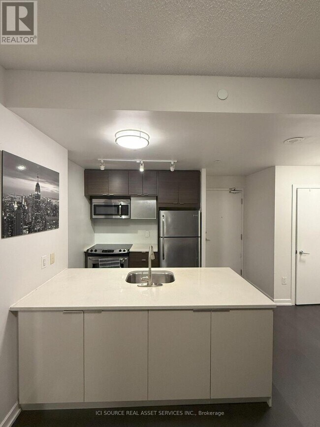 Photo du bâtiment - 62 Forest Manor Rd