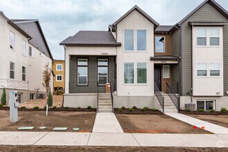 Building Photo - 13694 S Devers Dr