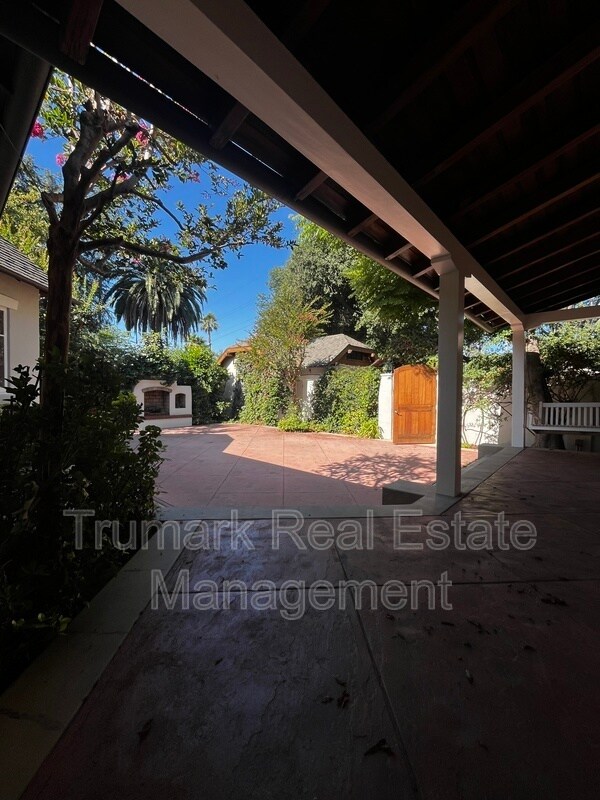 Primary Photo - 4412 Indiana Ave