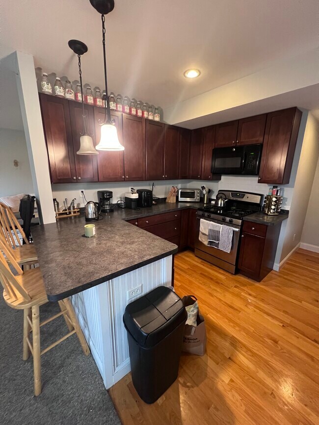 Building Photo - 99 Hillside St