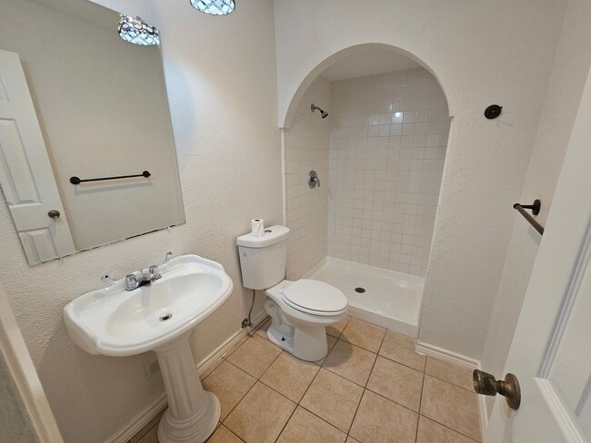 Foto del edificio - Available Now!