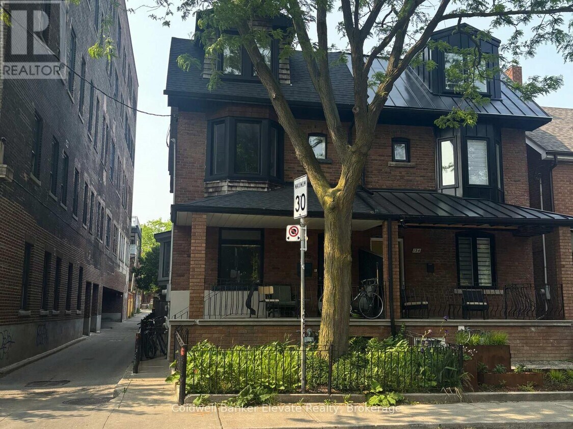 Primary Photo - 136-136 Argyle St