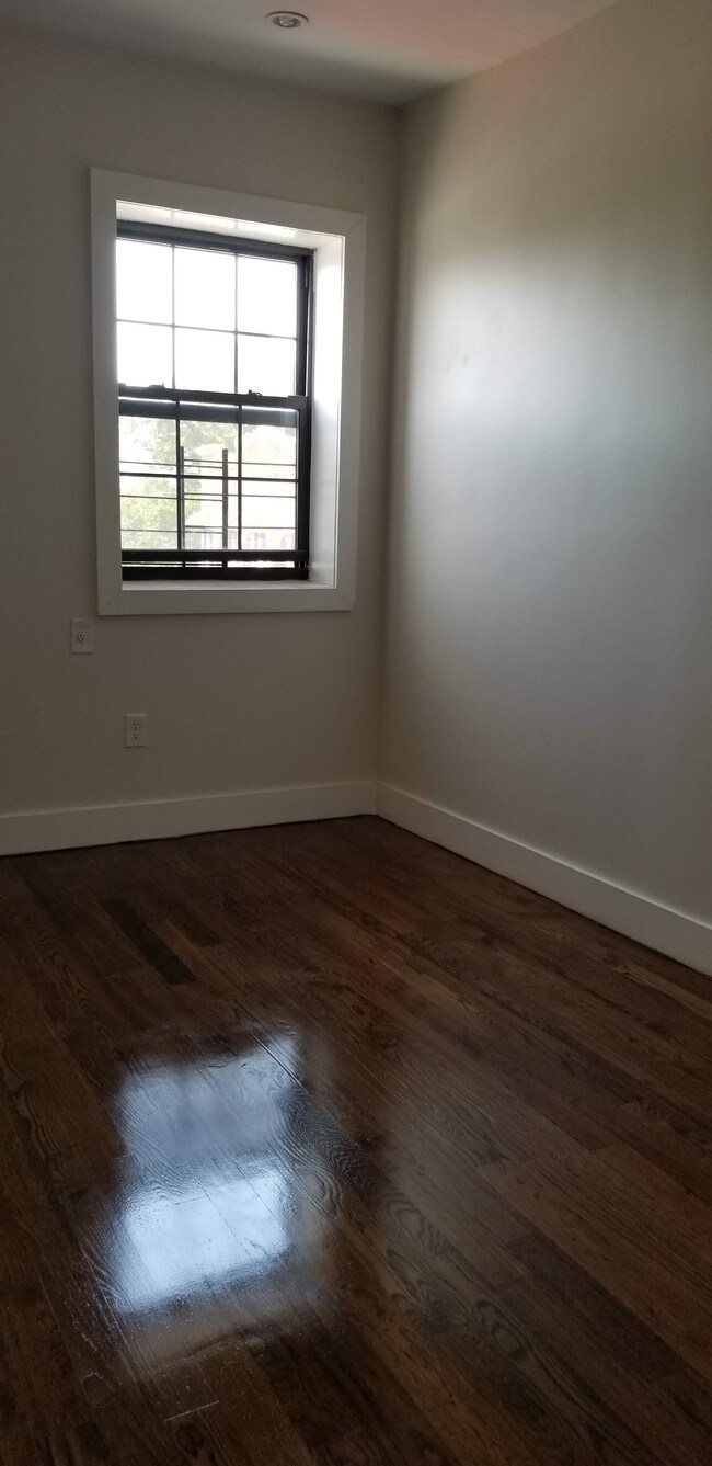 Bedroom - 76 Louisiana Ave