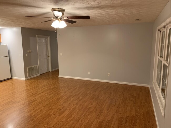 Building Photo - 624 McClung Ave