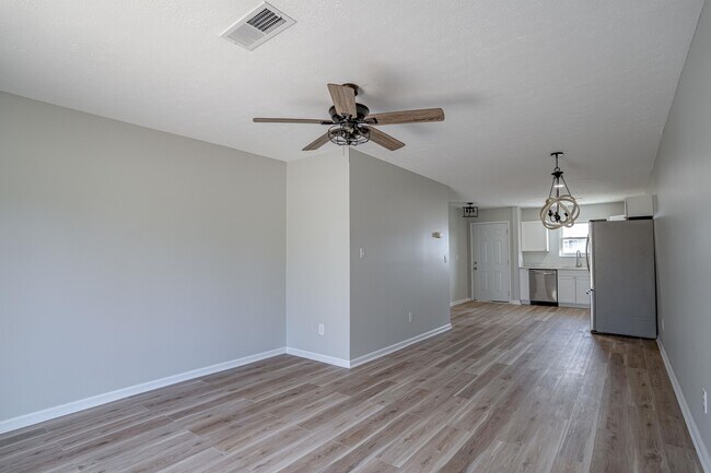 Building Photo - 1312A Farmingdale Dr