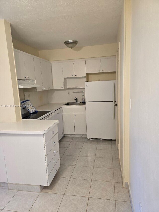 Foto del edificio - 8701 SW 141st St