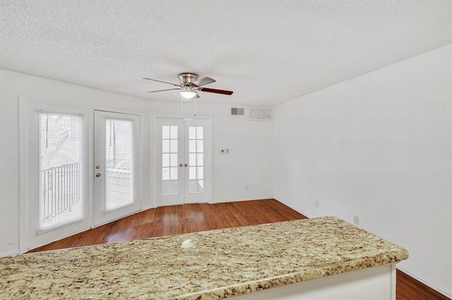 Foto del edificio - 9823 Walnut St