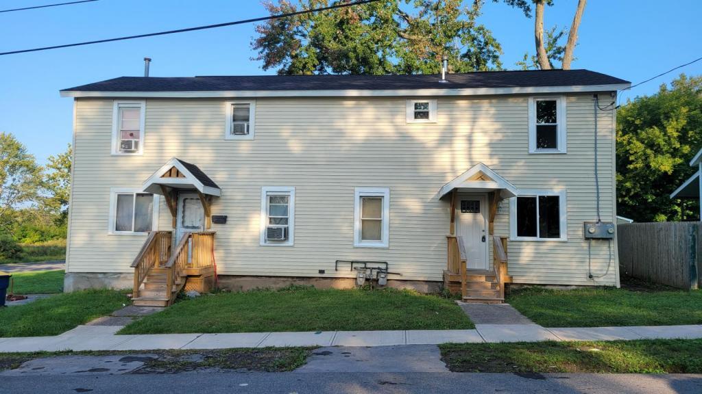Primary Photo - 12-14 Tabor St