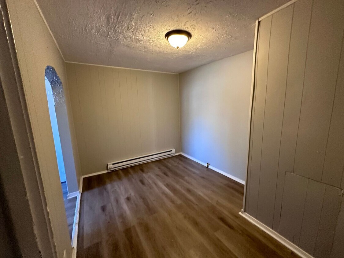 Foto principal - 202 E 13th St
