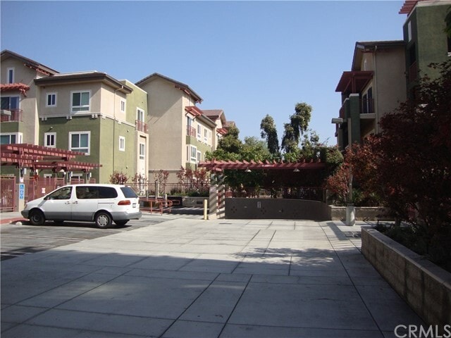 Building Photo - 228 S Olive Ave