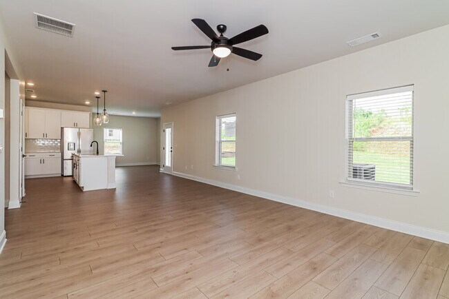 Foto del edificio - 225 Cantrell Dr