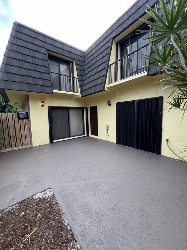 Building Photo - 4612 Cherry Rd