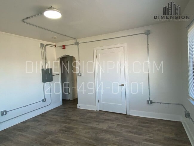 Interior Photo - 2331 Rockefeller Ave