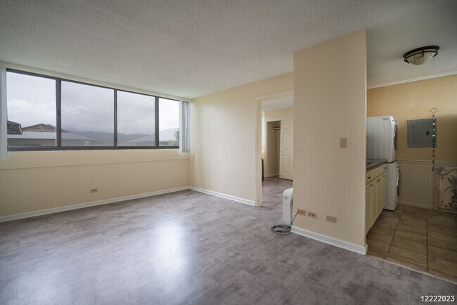Foto del edificio - CONVENIENTLY LOCATED 1BR/1BA/1PKG UNIT IN THE CENTRE COURT CONDOMINIUM IN HALAWA
