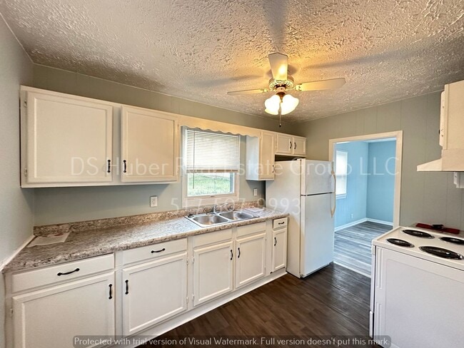 Building Photo - 3 Bed 1 Bath on Lansing's North Side