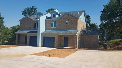 Building Photo - 751 Pipeline Ct