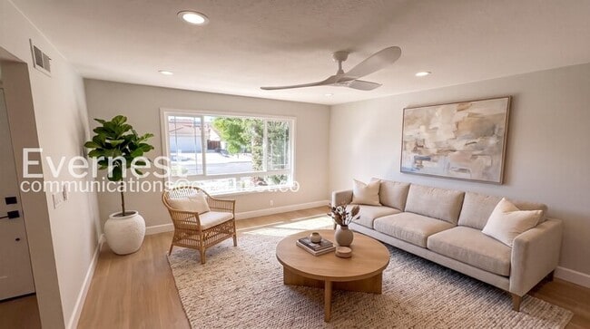 Building Photo - 4-Bed/2-Bath Home /Available Now!