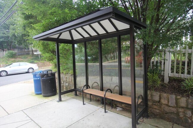 Foto del edificio - 4201 Cherry Hill Rd, 501