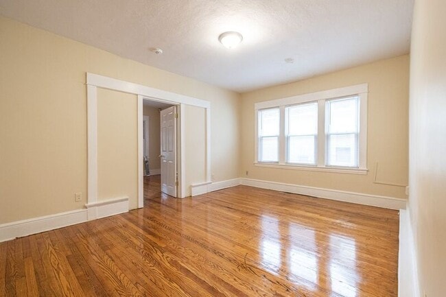 Building Photo - 72 Kensington Ave