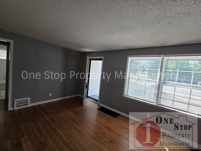 Foto del edificio - Beautiful 3 Bedroom 2 Bathroom in Kansas City