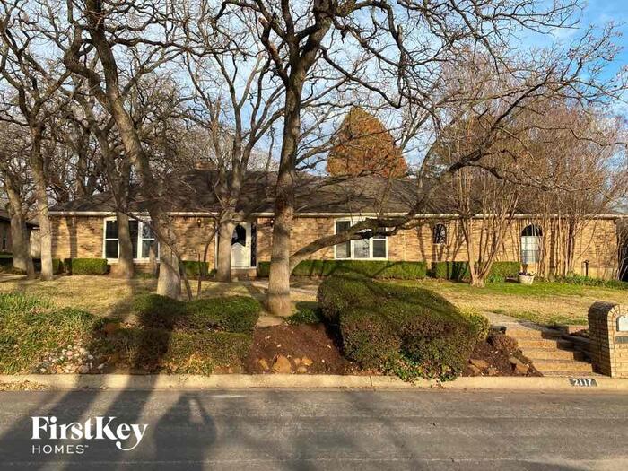 Primary Photo - 2117 Pembrooke Pl