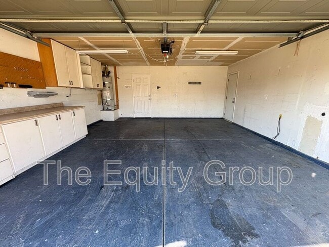 Building Photo - 905 S Laguna St