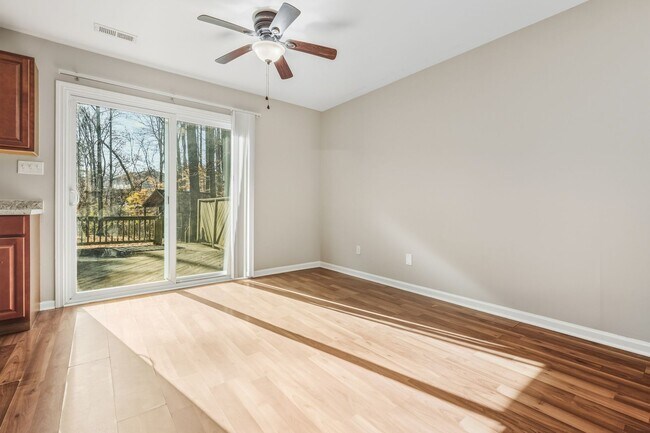 Foto del edificio - 2be /1.5ba Duplex Near Downtown Cary