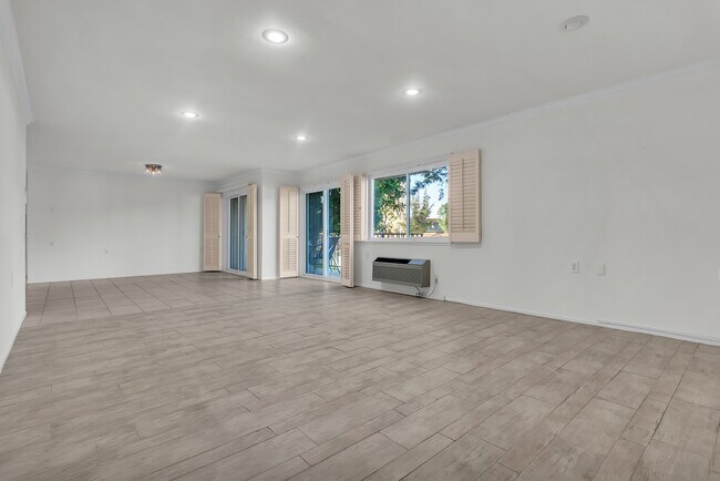 Foto del edificio - 2370 Via Mariposa W