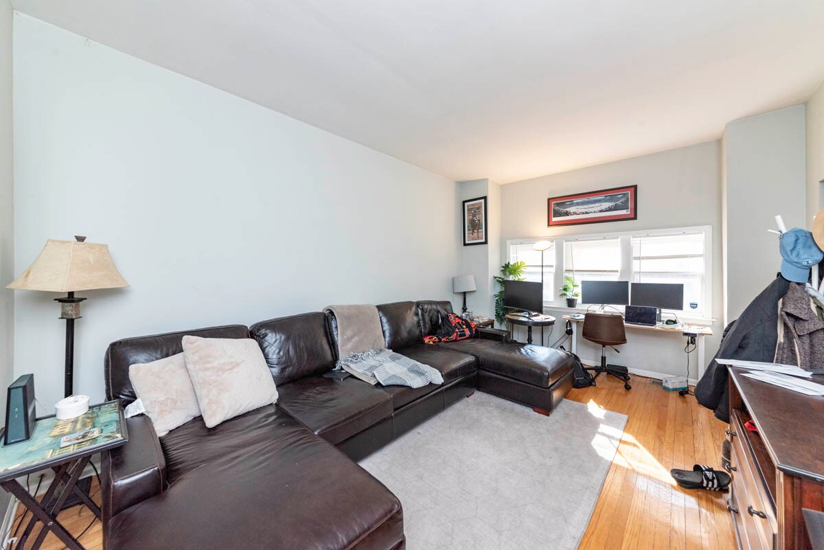 Foto principal - 1120 W Roscoe St