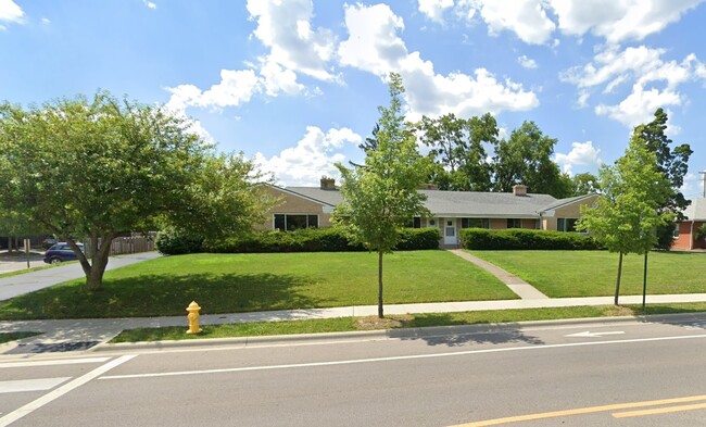 Planos de planta de 1, - 3249 Tremont Rd