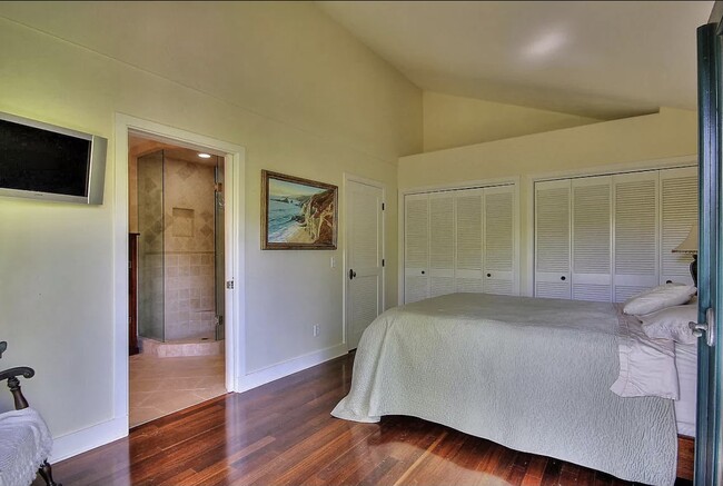 Building Photo - 2574 Lillie Ave