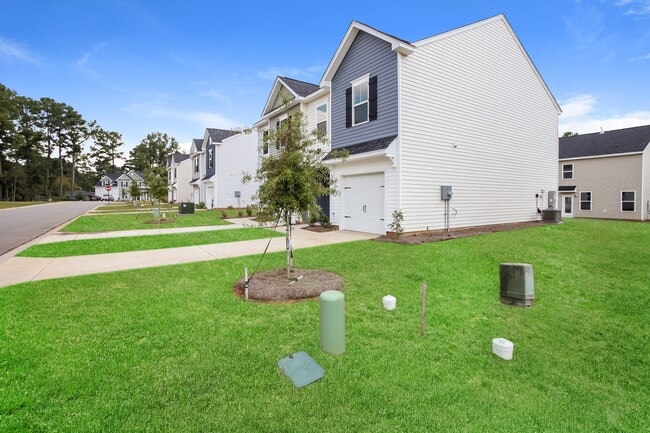 Building Photo - 425 Blue Robin Ln