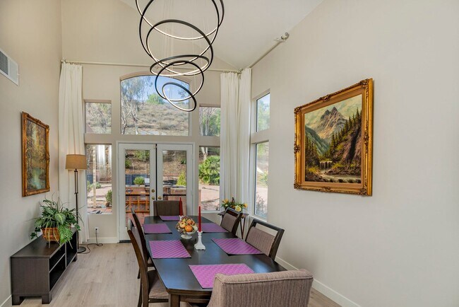 Foto del edificio - Fully Furnished! Prestige Luxury Single 5bed 3bath House