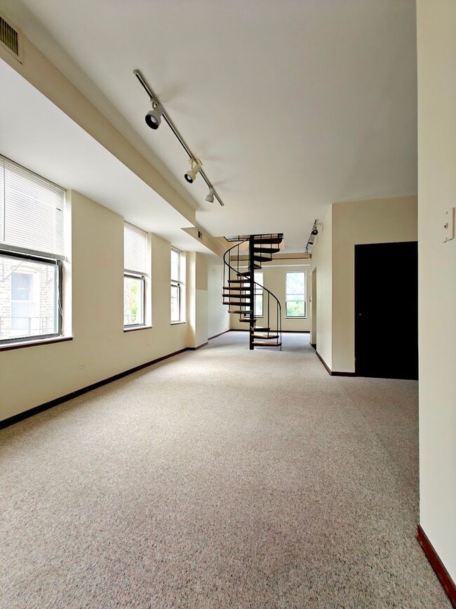 Building Photo - 856 N May