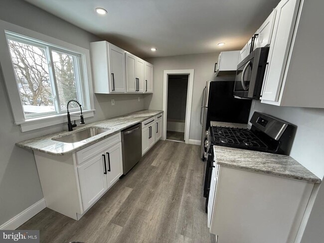 Building Photo - 212 Warren St